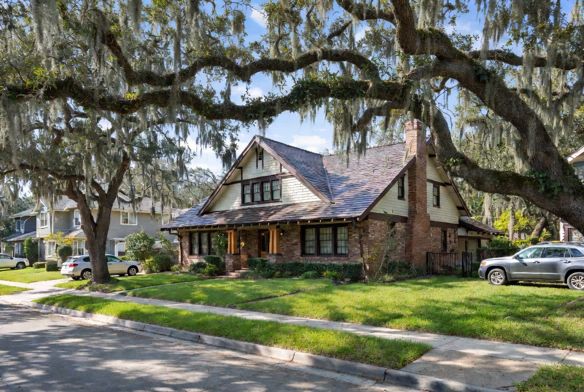 Tree-lined street in Arlington Heights Fort Worth historic homes